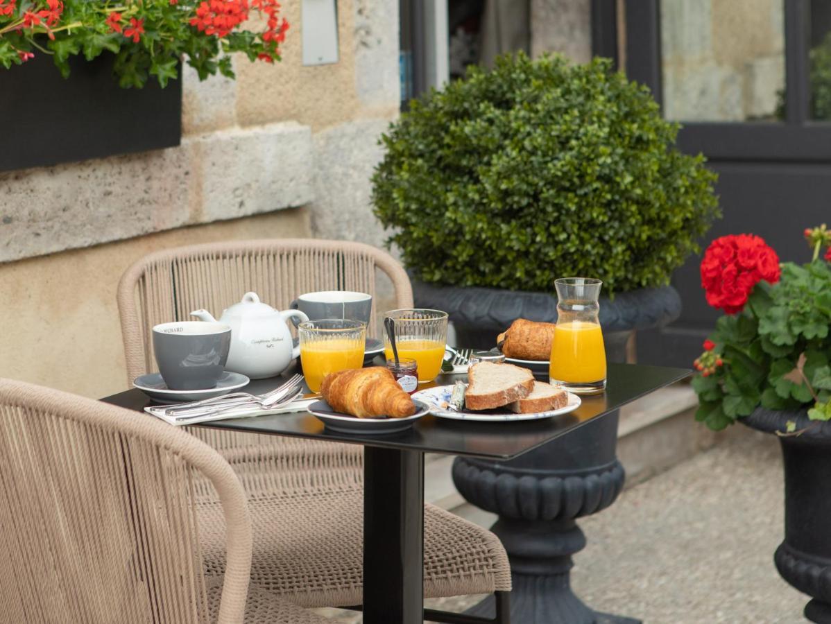 Relais De La Loire Hotel Montlivault Exterior photo